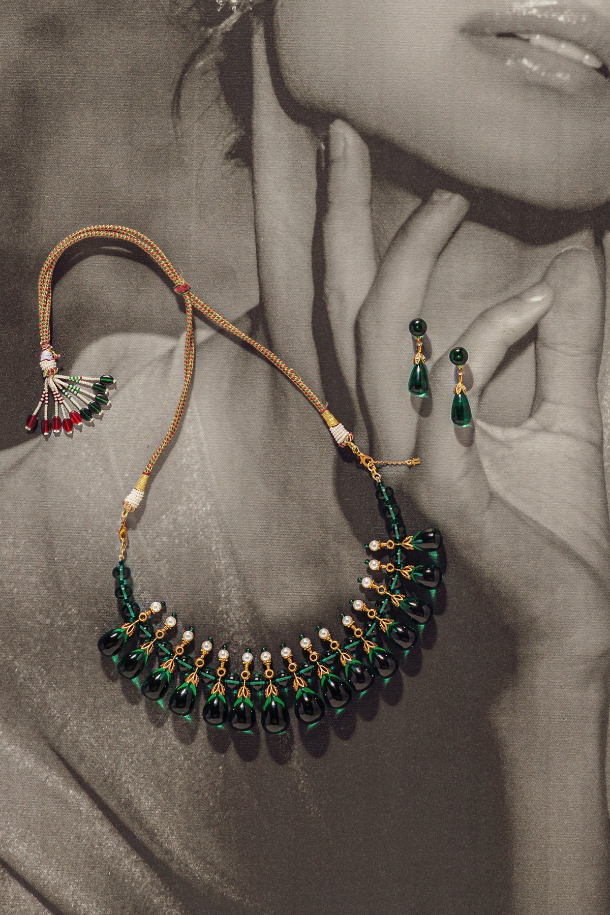 Wide necklace