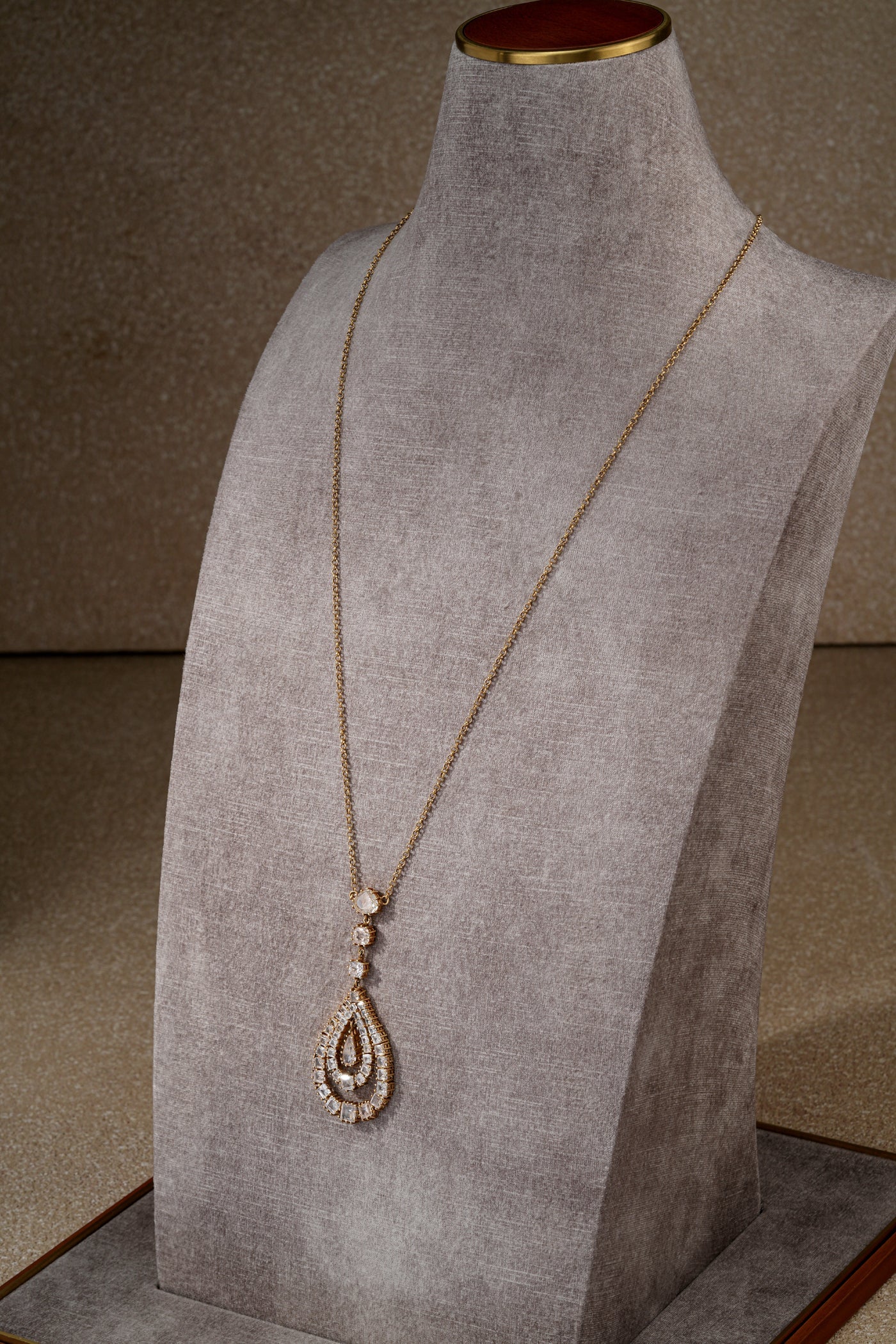 Lariat necklace