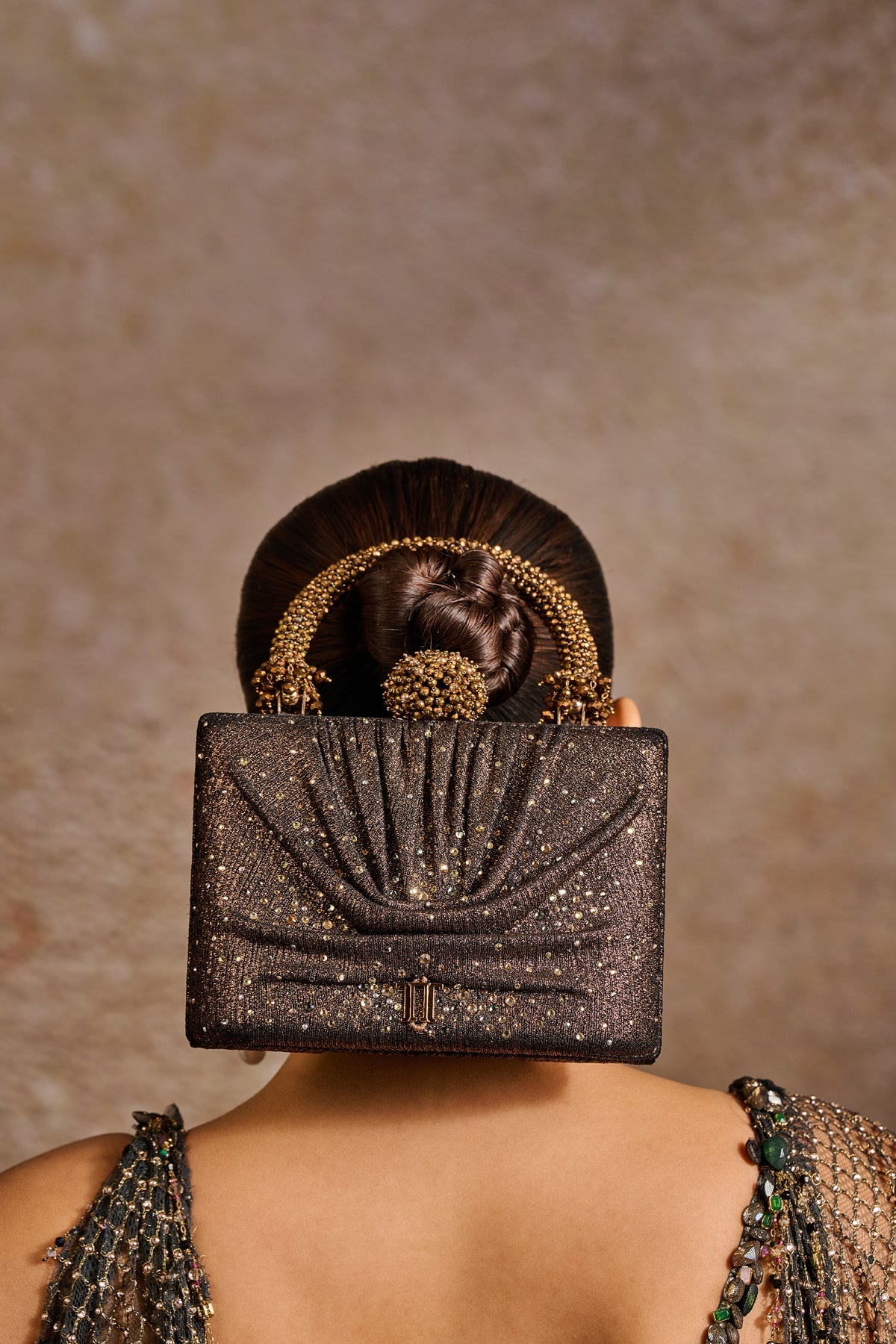 Drape clutch