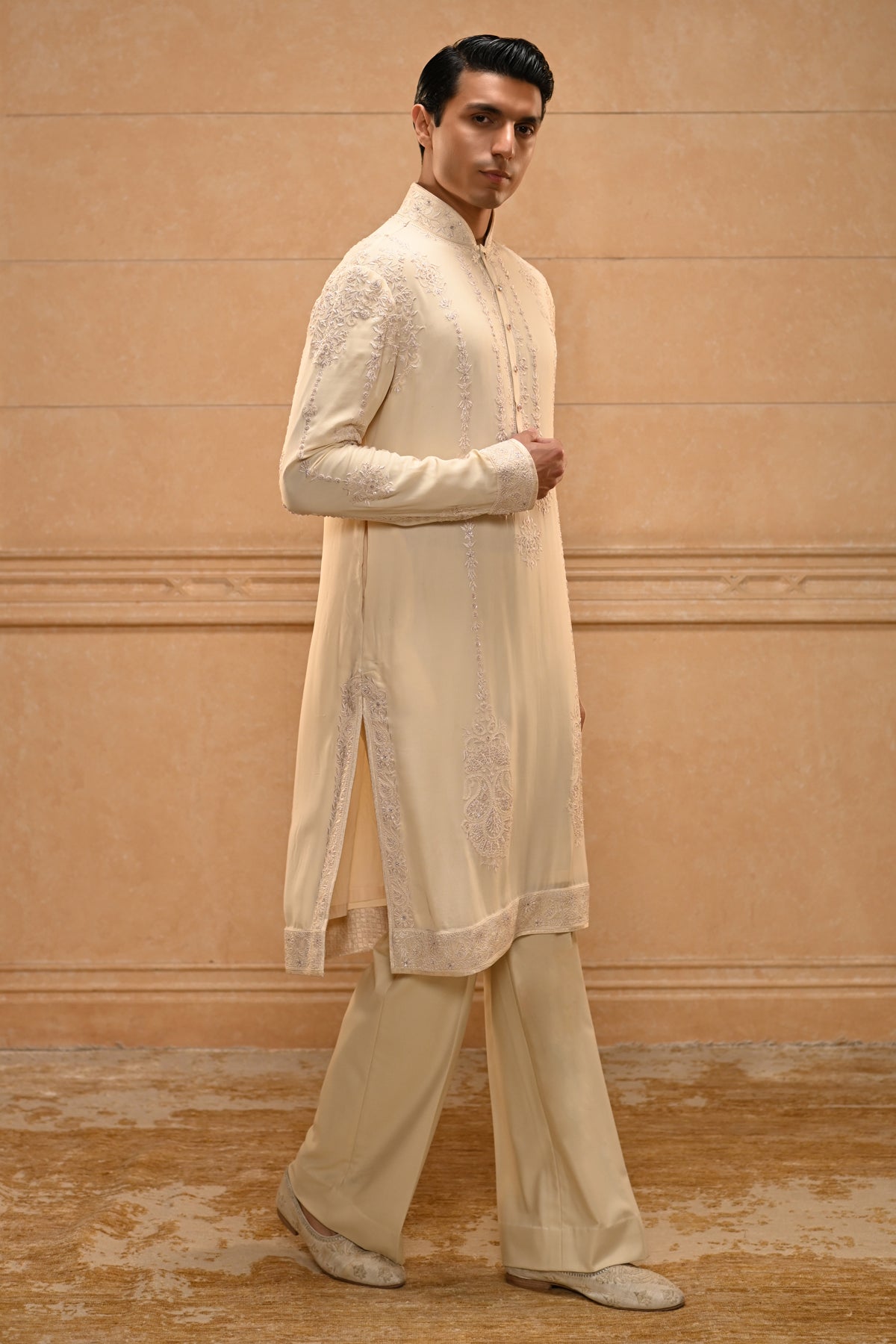 Kashida Embroidered Kurta Set