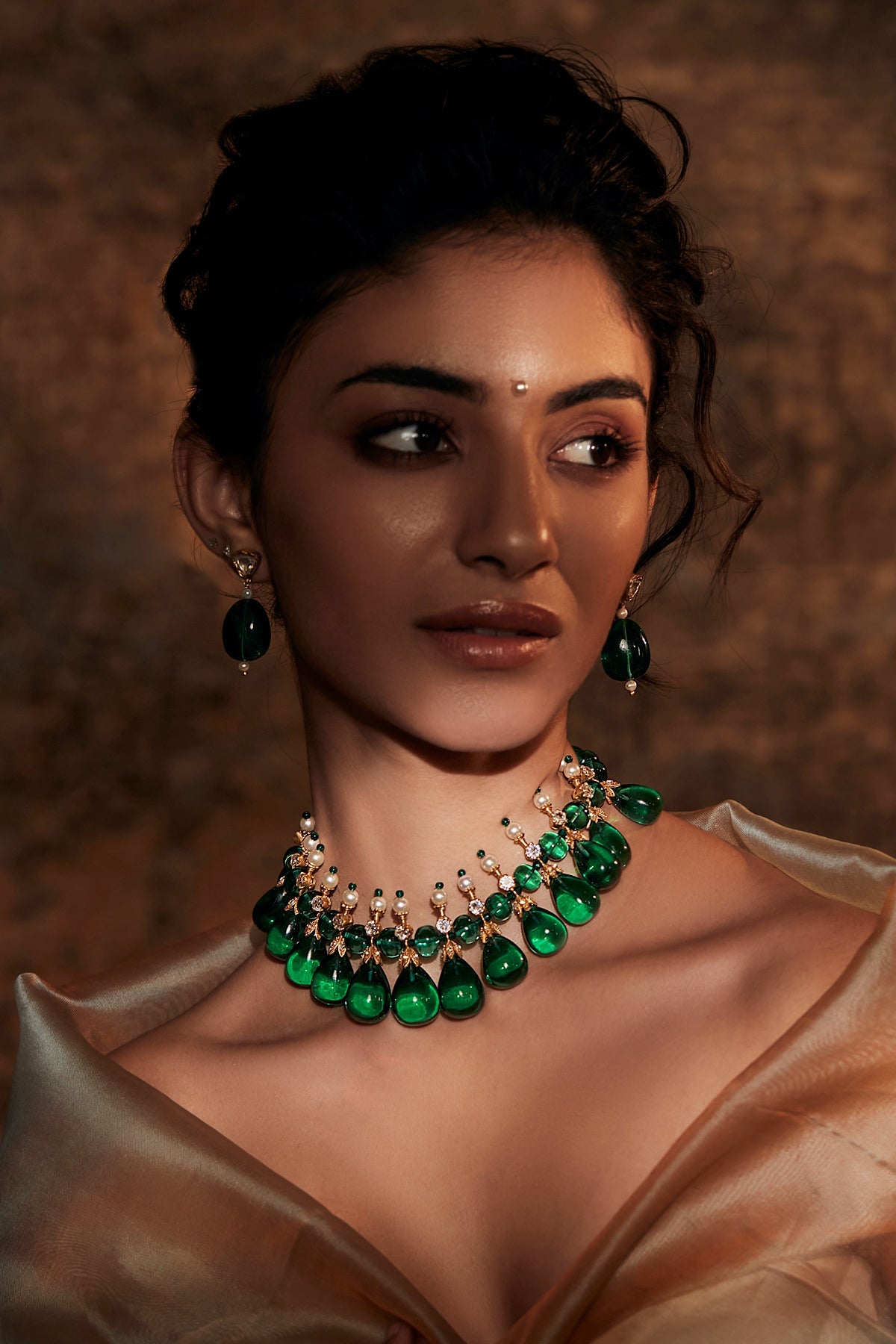 Wide necklace