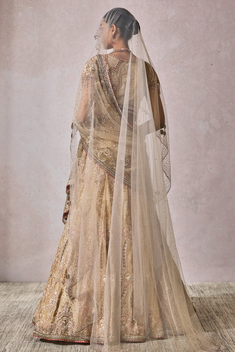Blouse-Dupatta-Lehenga-Veil