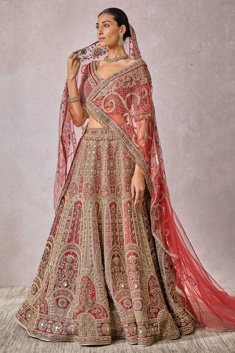 Blouse-Dupatta-Lehenga-Veil